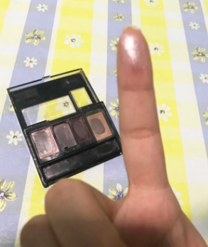 KATE眼影飛粉嗎？持久不飛粉