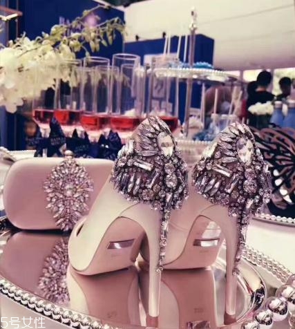 badgley mischka鞋子多少錢？比jc、rv價格美麗多了