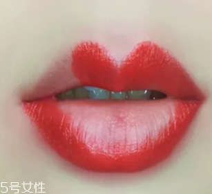 絲絨口紅和啞光哪個(gè)好？正式場(chǎng)合用啞光