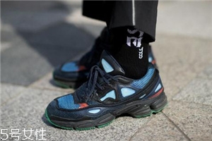 運動鞋能撐大嗎？可以用撐鞋器