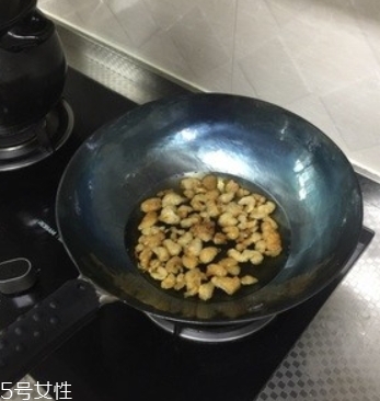 章丘鐵鍋怎么開鍋？臻三環(huán)鐵鍋開鍋教程