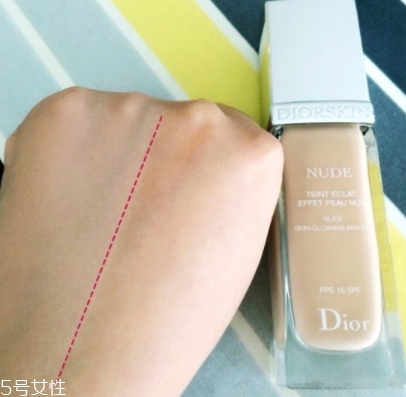 dior迪奧和阿瑪尼粉底液哪個好？
