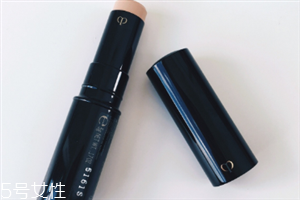 ipsa和cpb遮瑕膏哪個好 遮瑕膏使用不當(dāng)會堵塞毛孔
