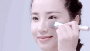 黃皮用什么顏色的腮紅？選擇與黃色互補(bǔ)的紫色