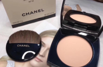 Chanel香奈兒柔光蜜粉餅好用嗎？春夏妝容救星