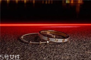 卡地亞手鐲會(huì)有劃痕嗎？一生摯愛的象征