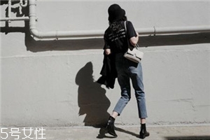 牛仔褲可以干洗嗎？仔細(xì)閱讀牛仔褲標(biāo)牌