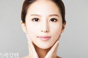 美白產(chǎn)品白天用好還是晚上用好？白天可以用