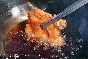 泰式椒麻雞的正宗做法 香氣關鍵是這三味
