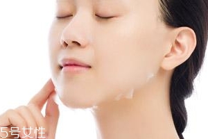 長(zhǎng)痘痘可以敷玻尿酸面膜嗎？幫助痘肌恢復(fù)
