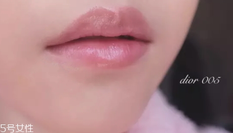 迪奧005和004哪個(gè)好看？