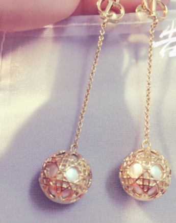 dior迪奧耳環(huán)什么材質(zhì)？
