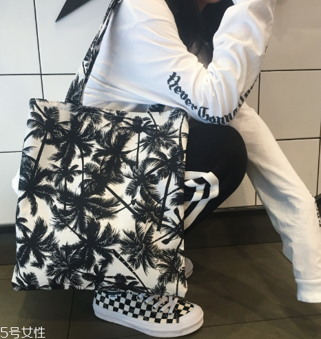 帆布包什么款式好看？這個(gè)春天一起文藝起來(lái)