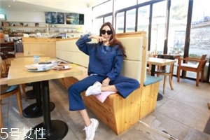 運(yùn)動(dòng)套裝怎么搭配？假日出游也要時(shí)髦