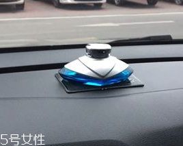 汽車香水座怎么加香水？用滴管注入原瓶