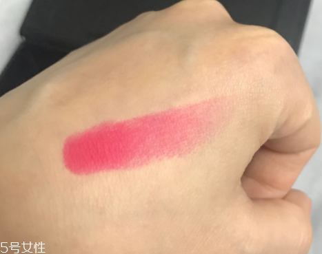 魅可珊瑚色口紅是幾號？relentlessly red桃花粉