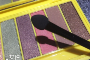 菲詩(shī)小鋪辛普森眼影好用嗎？適合手殘黨日常妝