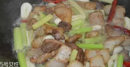 花椰菜炒肉怎么做好吃？這么做簡單又美味