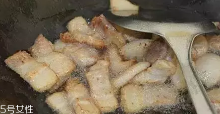 花椰菜炒肉怎么做好吃？這么做簡單又美味