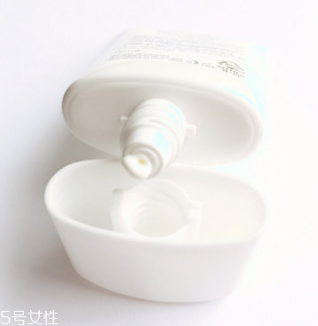 悅詩(shī)風(fēng)吟自然關(guān)愛控油防曬乳怎么樣 美白控油款