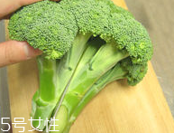 花椰菜怎么切？把整莖切掉最好炒