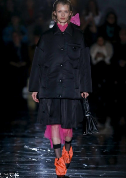 prada2018秋冬系列好看嗎_款式有哪些？