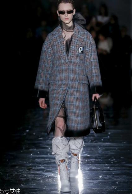 prada2018秋冬系列好看嗎_款式有哪些？