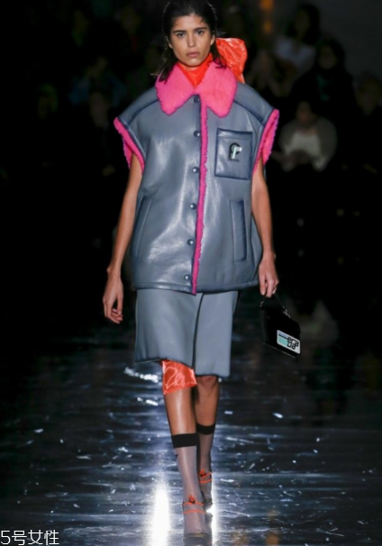 prada2018秋冬系列好看嗎_款式有哪些？