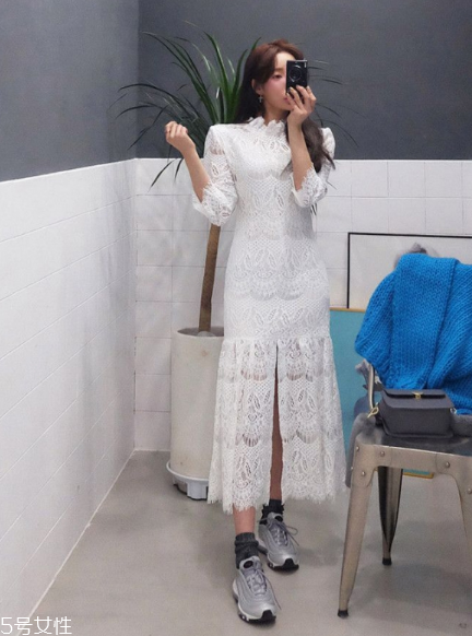 蕾絲連衣裙搭配什么鞋？開啟撩人春季