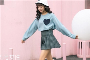 衛(wèi)衣搭配什么裙子好看？春日少女范兒盡顯