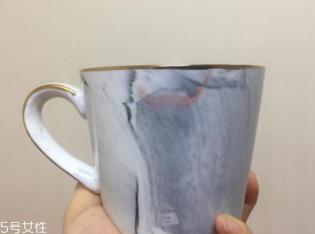阿瑪尼401和402哪個(gè)好看？401黃皮摯愛