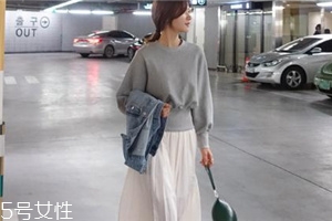 衛(wèi)衣搭配長裙好看嗎？早春凹足造型感