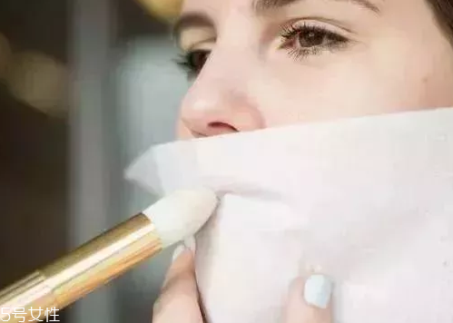 定妝粉用刷子好還是用粉撲好？新手用粉撲
