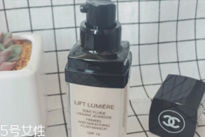 香奈兒粉底液哪款好？緊顏煥彩粉底液干皮救星