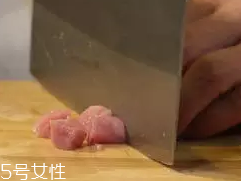 杏鮑菇怎么洗才干凈？鹽水泡泡輕松去污