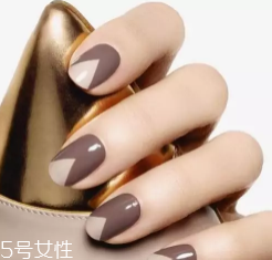 綠色指甲油顯手黑嗎？反光深綠色適合黃皮