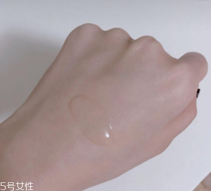 chanel山茶花保濕精華水好用嗎？補水底妝神器