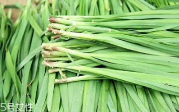 韭菜沒熟吃了會怎么樣？生韭菜很辛辣