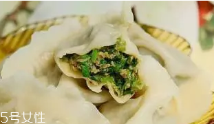 餃子餡先放水還是先放油？油是最后放的調(diào)料