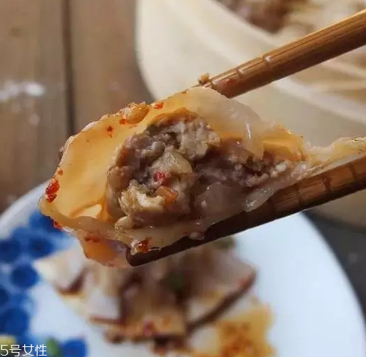 餃子餡先放水還是先放油？油是最后放的調(diào)料