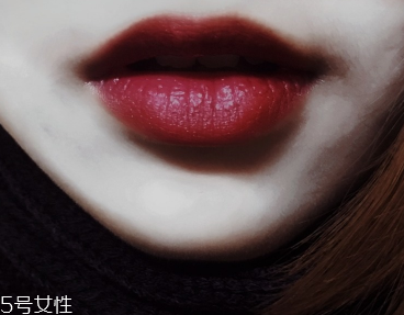 唇部顏色深用什么口紅？chanel絲絨口紅62號(hào)不怕唇深