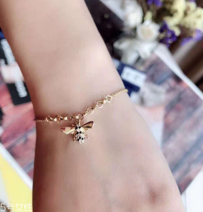 施華洛世奇小蜜蜂手鏈?zhǔn)鞘裁床馁|(zhì)？
