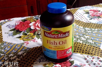 nature made萊萃美魚油怎么吃？