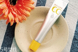 樂(lè)敦CC能涂在痘痘上嗎？痘痘與痘印均能改善