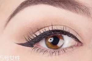 眼線眼尾怎么畫好看？用透明膠畫出優(yōu)美弧度
