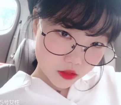 戴眼鏡好看還是不戴眼鏡好看？寬眼距戴眼鏡很精致