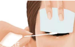卸眼妝眼睛刺痛怎么辦？5款溫和不刺激的眼部卸妝推薦