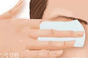 卸眼妝眼睛刺痛怎么辦？5款溫和不刺激的眼部卸妝推薦