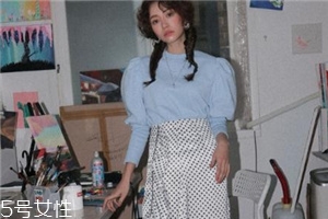 波點裙搭配什么上衣？復古混搭風女王