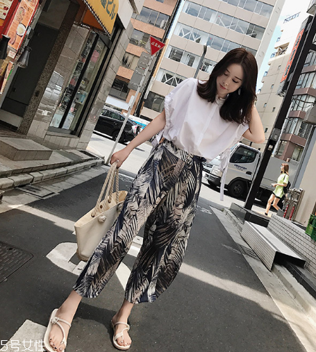 印花單品怎么搭配？感受春夏的浪漫情緣